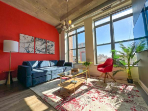 McCormick Place Secret Oasis with Optional parking for up to 8 guests
